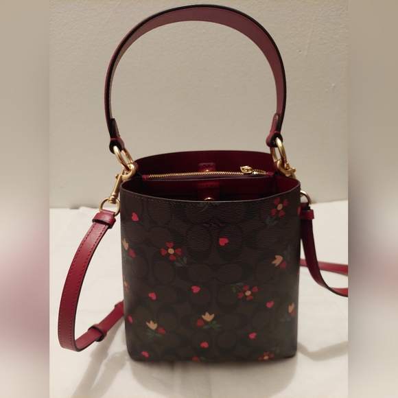 Coach New York Red Leather Floral Tower Crossbody Handbag No K2179-C7975 - Picture 4 of 10